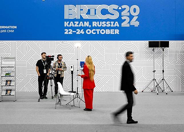 Media staff work at the press center of the 16th BRICS Summit in Kazan, Russia, Oct. 23, 2024. (Xinhua/Shen Hong)