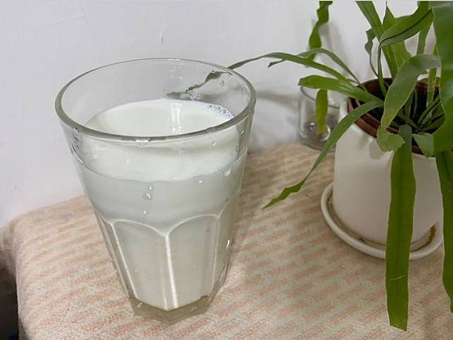 每日喝1-2杯牛奶是補鈣最簡單的方法，奶精不具乳品類的成份和營養。資料照