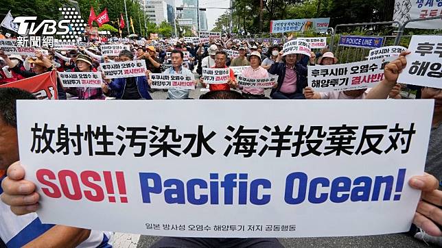 南韓漁民在議會前靜坐抗議日本排放福島核廢水。（圖／達志影像美聯社）