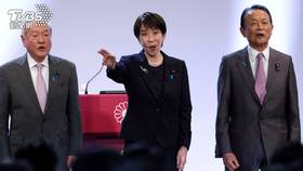 高市早苗與自民黨副總裁麻生太郎之間的溝通，甚至一度到只靠幕僚轉達的地步。(圖／達志影像路透社)