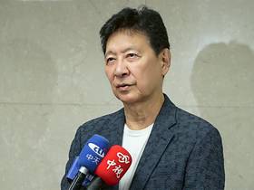 藍營指控劉世芳看馬太鞍溪橋沖毀呵呵笑，趙少康說，這個習慣不好，看到人家受苦受難，連苦笑都不應該。（圖：趙少康辦公室提供）