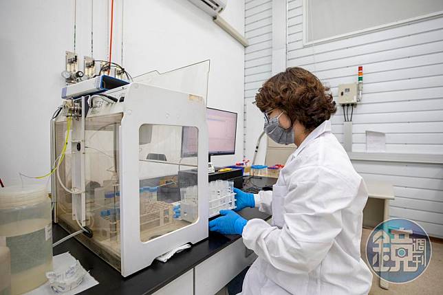 為了保證粉末品質，在中佑廠區內設有斥資2～3千萬打造的品保分析實驗室。
