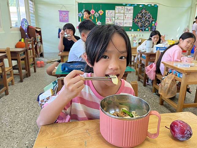 蓮藕含有多種維生素及鈉、鉀、鎂、鈣、磷、鐵、鋅等礦物元素，為營養價值很高的食物。圖：農業局提供