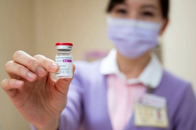 ▲台灣從3月中開始提供AZ疫苗，但擔憂血栓副作用風險，施打意願一直不高。