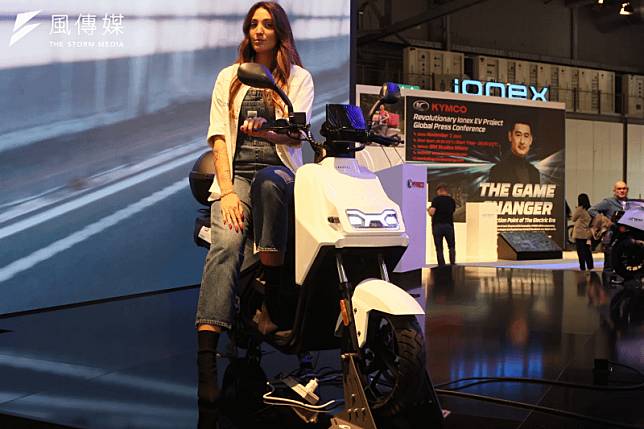 i-Tuber電動機車系列在2023年義大利米蘭國際二輪車展最後壓軸亮相，設計和目標客群讓人想起Gogoro才剛發表過的CrossOver。（圖／壹哥的科技生活提供）