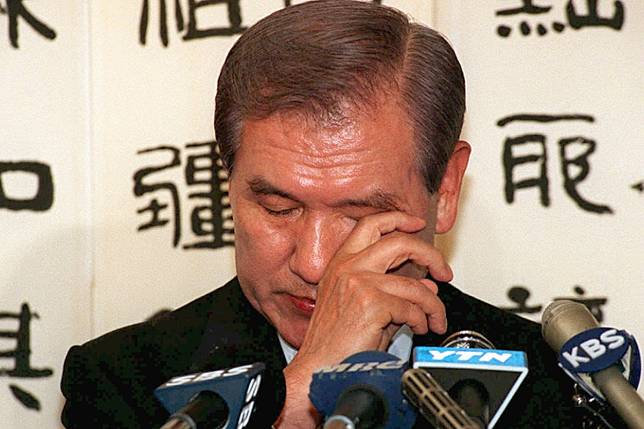 Former president Roh Tae-Woo at a press conference in 1995. Photo: AP
