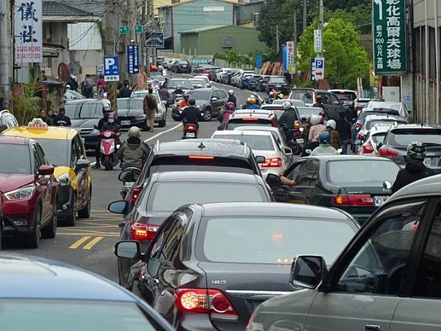 不少人購買新車會針對車牌特別選號，但有部分英文編碼因諧音或特殊涵義不受青睞。本報資料照