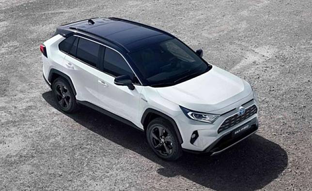 歐規第五代 RAV4，在當地市場提供 4 種車色，並統一全車系標配 LED 頭燈。