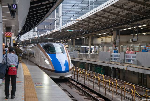 
<p><b>東京出發：北陸新幹線</b></p><p>
</p><p>
如果你是從東京出發到APA渡假村上越妙高，乘坐北陸新幹線就非常方便。APA渡假村上越妙高所在的上越妙高站，乘車時間約102分鐘，到站後可轉搭接駁巴士抵達渡假村。</p><p>
</p><p>
＊<a href=