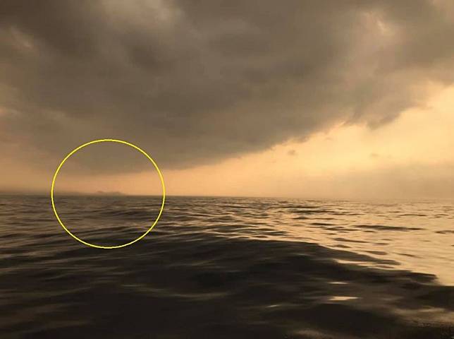 男網友PO出在基隆外海看見的「海市蜃樓」奇景。(圖取自澳底海巡隊)