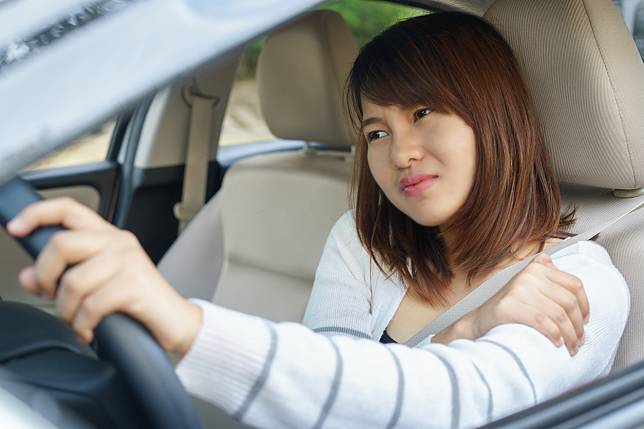 5 ท่าบริหารง่ายๆ ช่วยยืดกล้ามเนื้อ ลดอาการปวดเมื่อย เวลาขับรถนานๆ