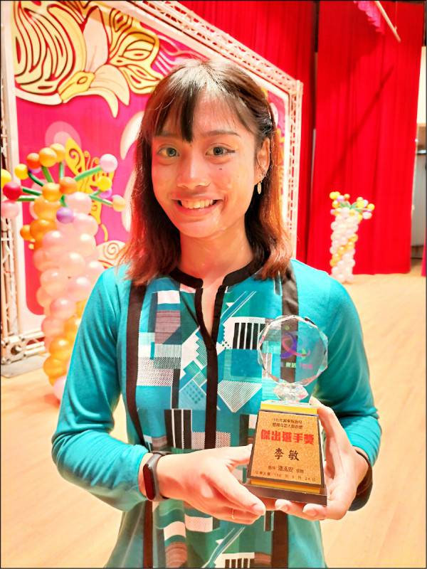 李敏曾獲得屏東縣傑出選手獎，上週又榮獲總統教育獎。(內埔農工提供)