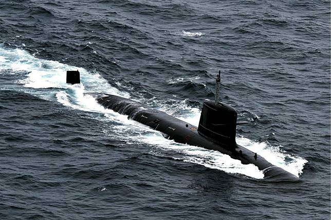 剛剛編列服役的印度鮋魚級柴電潛艦「卡德里號」。（圖片取自印度海軍）