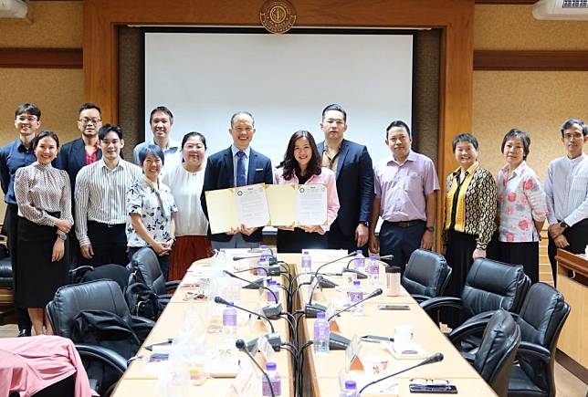 東華大學「臺灣與泰國性別教育聯盟」前往泰國交流訪問，並與泰國農業大學教育學院簽署合作備忘錄。(東華大學提供)