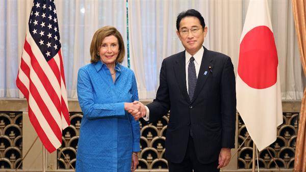美國聯邦眾議院議長裴洛西（左）與日本首相岸田文雄（右），今早於首相官邸舉行早餐會。截自日本首相官邸官網