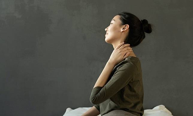 脖子痛以為落枕？4症狀當心是斜頸症，難根治還會衍生憂鬱症