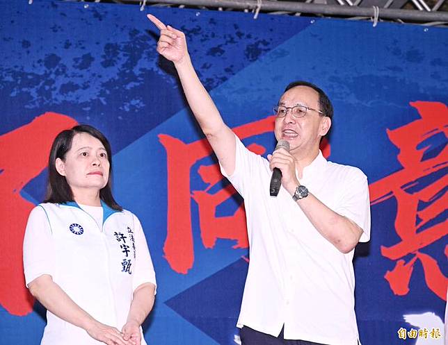 「北北基反惡罷團結大會」，國民黨主席朱立倫(右)宣講。(記者方賓照攝)
