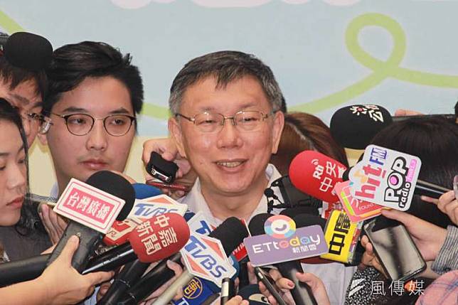 鴻海創辦人郭台銘確定不選總統，台北市長柯文哲則表示，現在要去登記連署已經來不及了。（方炳超攝）