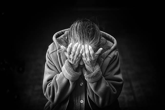 精神科主任黃耀進表示，以家暴類型來說，老人的求助意願最低。