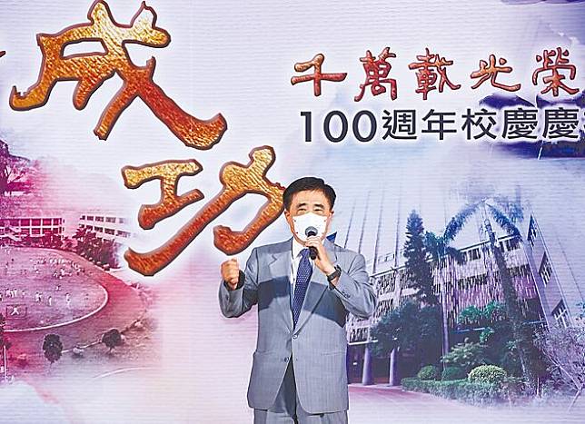 前台北市長郝龍斌1日出席成功高中百年校慶。（羅永銘攝）