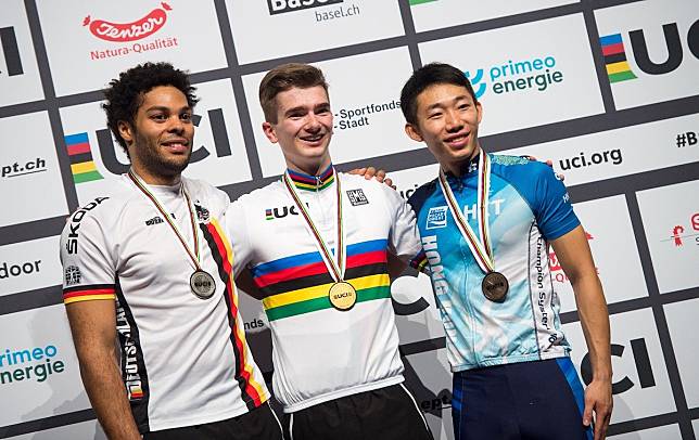 黃展韜（右）第六度贏得世錦賽銅牌。Credit : UCI