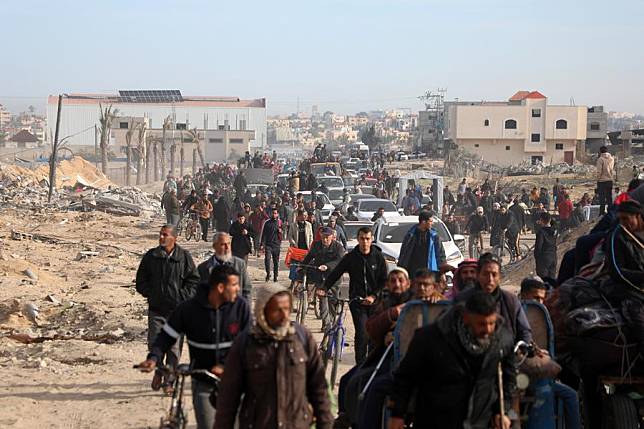 Palestinians return to the southern Gaza Strip city of Rafah on Jan. 19, 2025. (Photo by Rizek Abdeljawad/Xinhua)