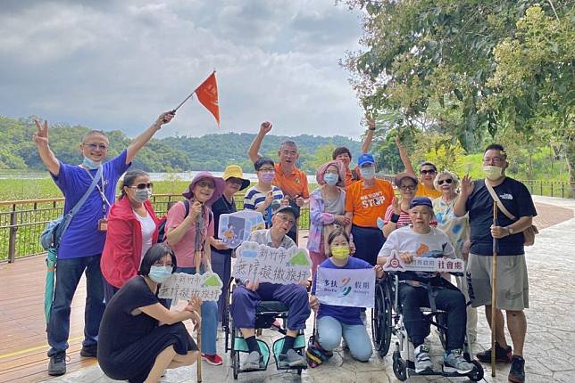 竹市府今年推出第六屆「無障礙微旅行」，歡迎設籍且居住竹市、領有身心障礙證明，首次參加的身障朋友免費報名參加。(圖由新竹市政府提供)