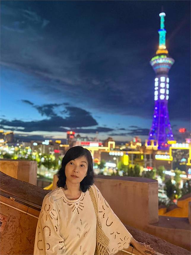 「台灣第一媳婦」突飛新疆　曝有些地方早該來！60歲驚人美貌曝光
