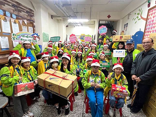 黎明國小幼童軍捐尿布發票為植物人注入希望