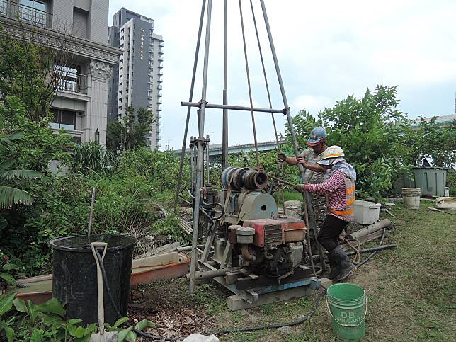 新北市工務局利用儀器探測土壤液化深度