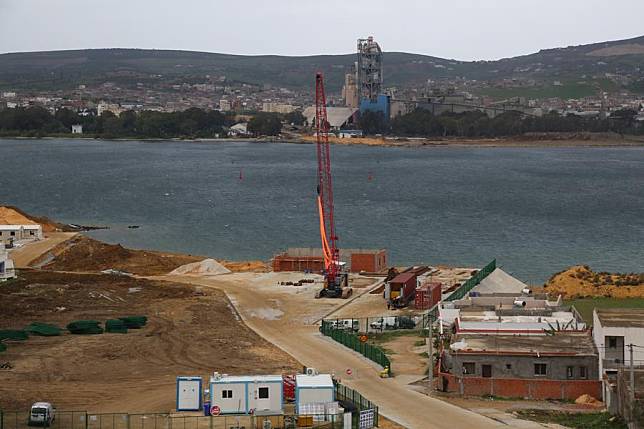 This photo shows the construction site of the new Bizerte bridge project in Bizerte, Tunisia, Dec. 20, 2024. (Xinhua/Huang Ling)