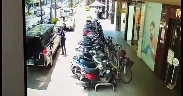 接體車停門口遭拖吊！　遺體被迫「暫停」大廳惹怒家屬