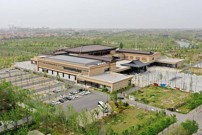 An aerial drone photo taken on April 19, 2024 shows an exhibition hall on intangible cultural heritage alongside China's Grand Canal, in Cangzhou, north China's Hebei Province. (Xinhua/Yang Shiyao)