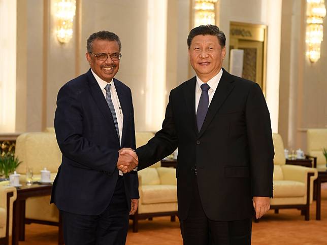 世界衛生組織秘書長譚德塞（左）日前與中國主席習近平（右）會面。   圖：翻攝自推特(資料照片)