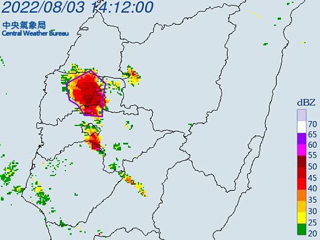 對流發展旺盛，氣象局也在下午2點22分對雲林縣、嘉義縣發布大雷雨即時訊息。(圖擷自中央氣象局)