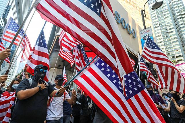 Hong Kong protesters fly the US flag in a march from Causeway Bay to Central. Photo: Dickson Lee