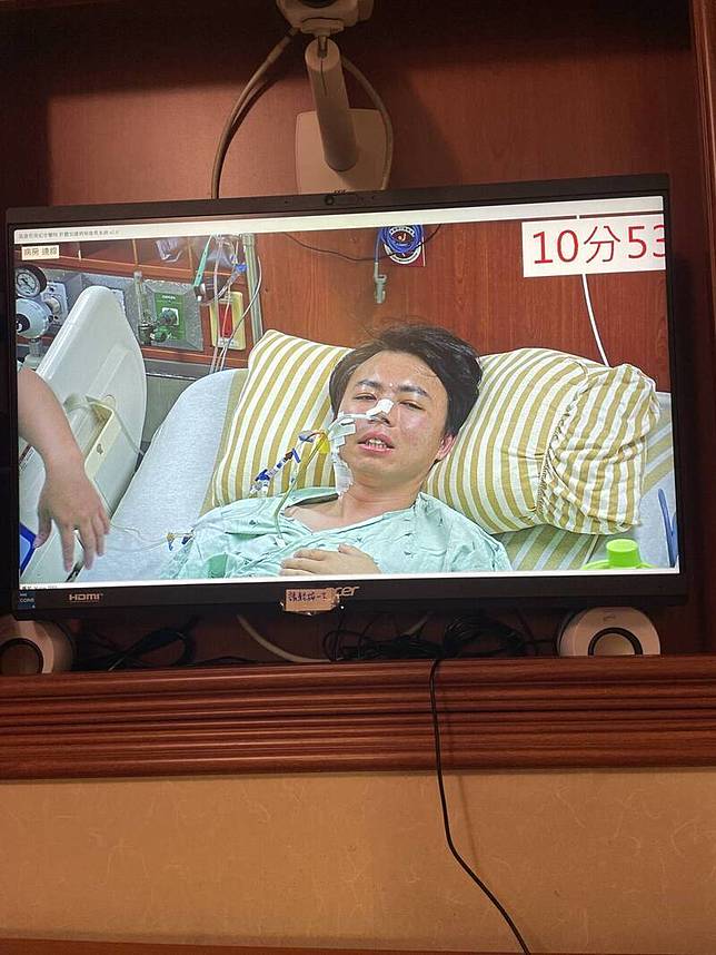 成功大學碩士專班王正村捐肝救父，家中生計陷入困境，曾任國票綜合證券公司董事長、雙清文教基金會董事長洪三雄得知消息後，表明醫療費用35萬元全額支付。(家屬提供)