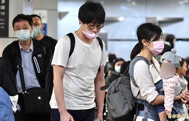 1名50多歲女性今日確診為武漢肺炎患者。圖中為23日在台北車站的返鄉民眾，示意圖，與新聞事件無關。(資料照)