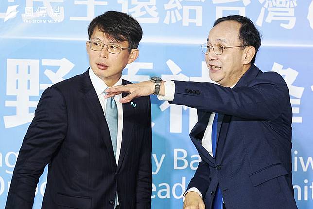 總統府邀請國民黨主席朱立倫（右）與民眾黨主席黃國昌（左）參與國安簡報。（資料照，柯承惠攝）