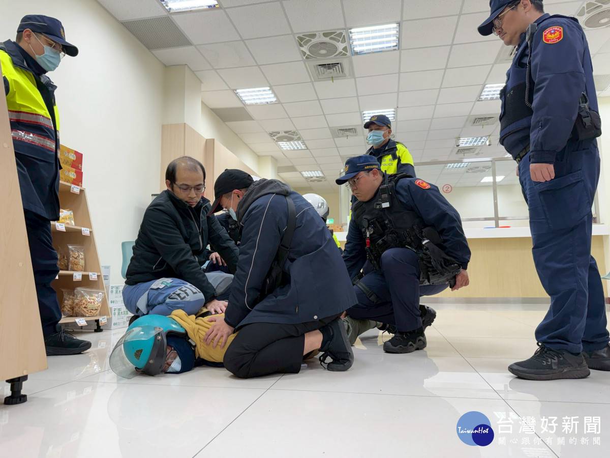 春節前防搶升級中壢警攜手內壢農會實兵演練| 台灣好新聞| LINE TODAY