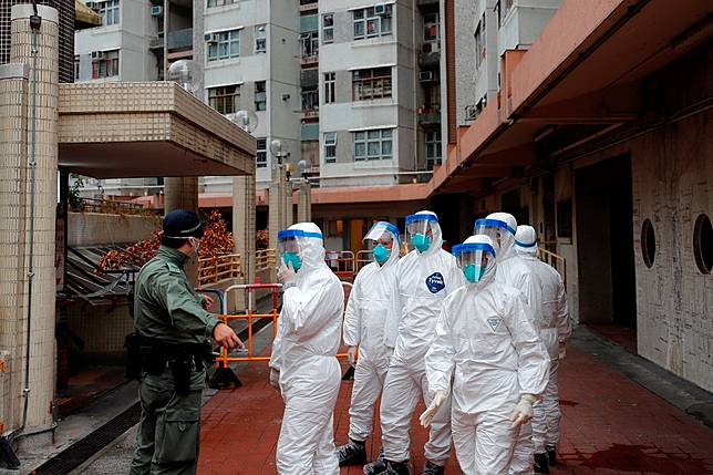 香港目前已有69例確診，20日新增一名警察確診，他近日曾出席退休警察聚會。（湯森路透）