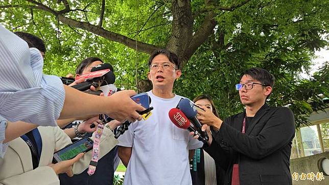 針對行政院長卓榮泰審查預算的「輪迴說」，台灣民眾黨主席黃國昌表示，卓榮泰的講話方式比較像幫派的幫主，不像是行政院長。(記者賴筱桐攝)