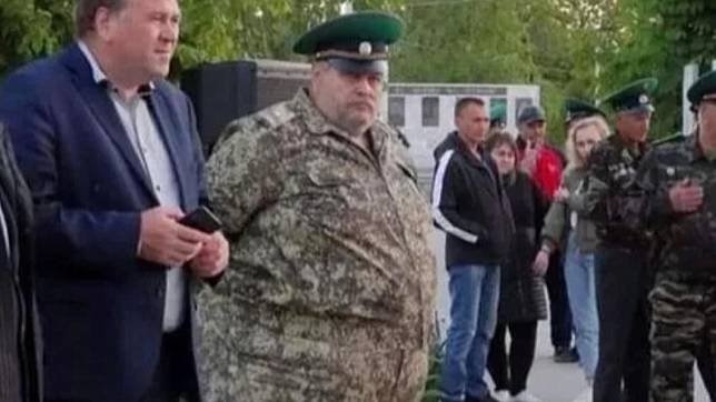 重127公斤的俄國退役少將帕沃爾（Pavel）被拍到披掛上陣。（圖／翻攝自 每日星報）