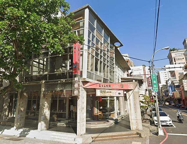 鼎王麻辣鍋台中公益店近日發生食安案件，一位民眾在鴨血裡發現一隻完整蜘蛛。（翻攝Google Maps）