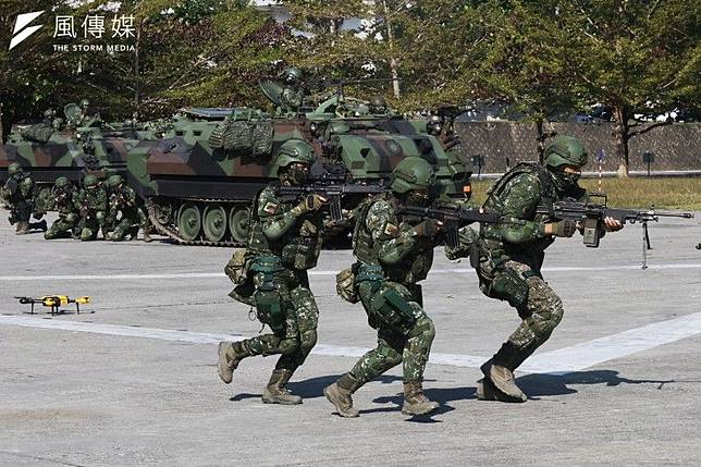 當新式軍品經過研發、測試、部署之後，逐步邁進穩定的壽期曲線，同時相對應的維保能量也完成建置。（資料照，柯承惠攝）