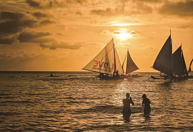 圖說:夕陽巡航是長灘島的最美時刻。