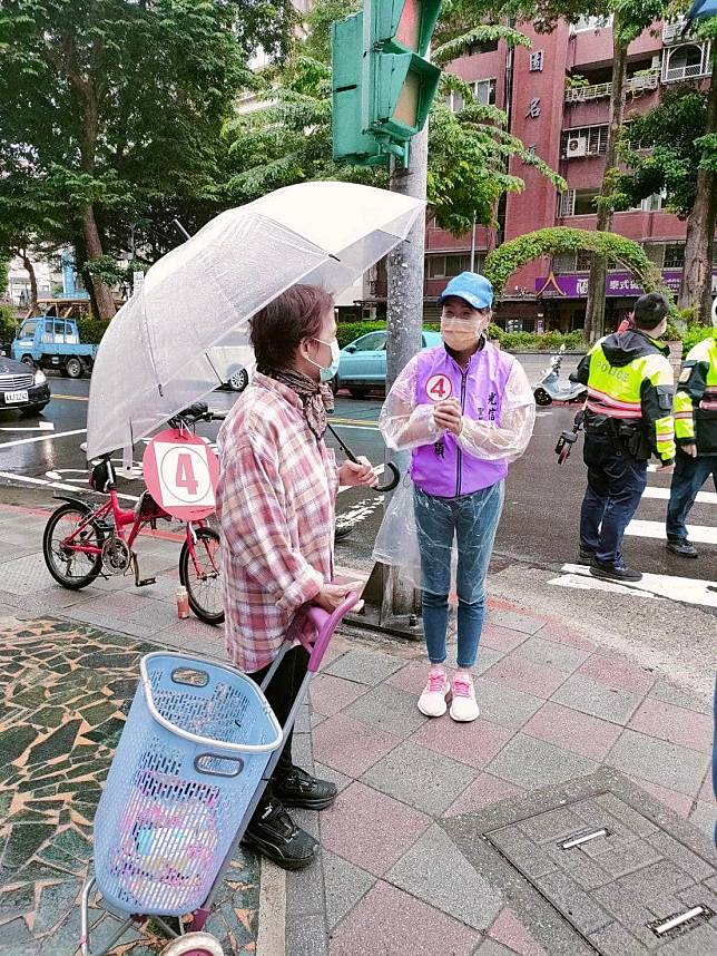 擔任台北市議員李慶元助理的游季穎表示，她會秉持專業與熱誠證明給選民看。（翻攝游季穎臉書）