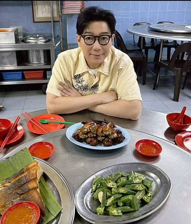 品冠（右）經常飛返大馬陪伴父母親。翻攝victorwong0226 IG