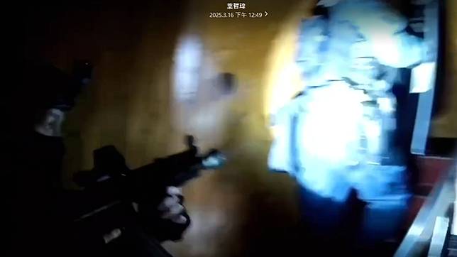 霹靂小組攻堅逮通緝犯!現場見長槍與子彈
