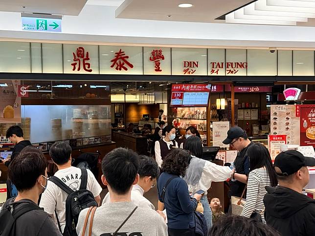 鼎泰豐洗碗作業員月薪開出4萬5000元至4萬8000元，引發熱議。資料照片
